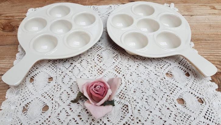 2 Retro Franse slakken bordjes voor elk 6 slakken/ escargots, Antiek en Kunst, Curiosa en Brocante, Ophalen of Verzenden