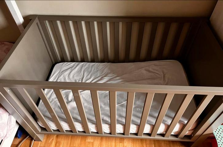 Lit bébé Quax « Mila » et son matelas, Enfants & Bébés, Berceaux & Lits, Comme neuf, Lit, Enlèvement