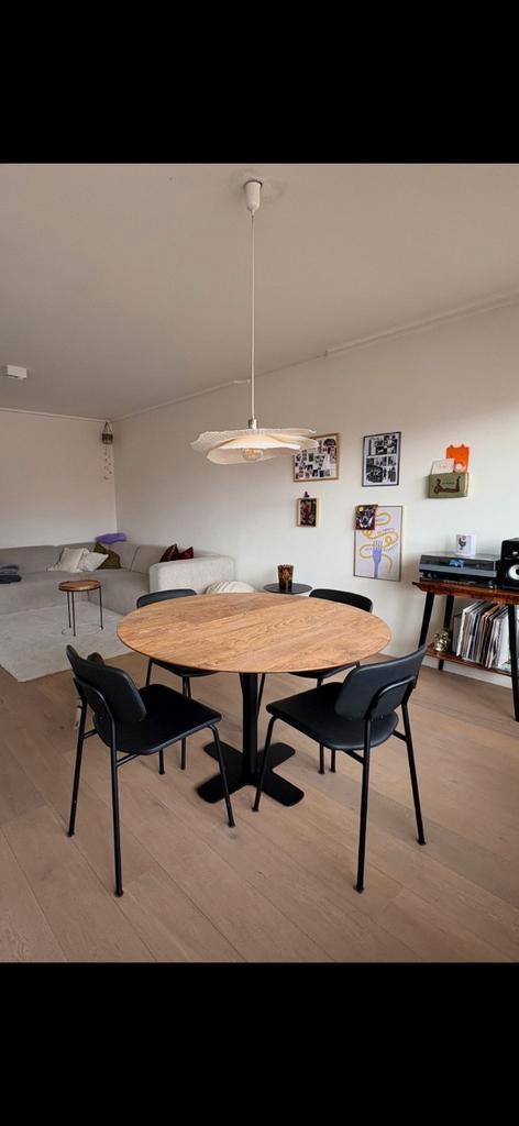 Teak houten tafel met 4 zwart lederen stoelen, Huis en Inrichting, Tafels | Eettafels, Zo goed als nieuw, 150 tot 200 cm, 150 tot 200 cm