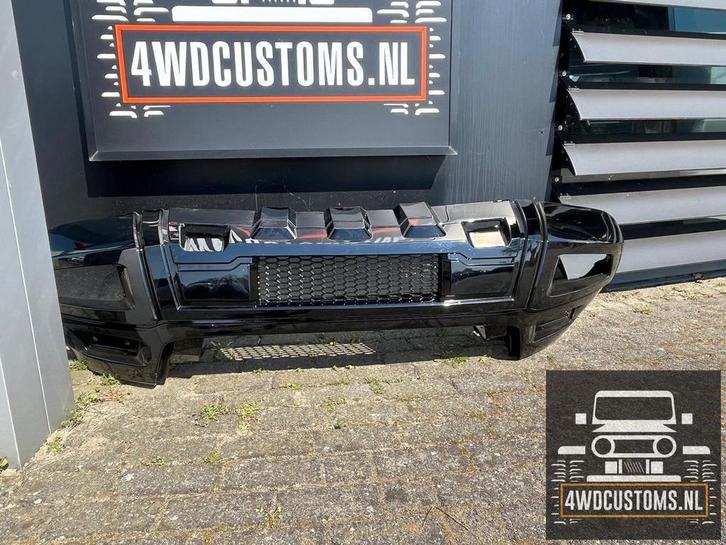voorbumper TOYOTA LANDCRUISER VA 2021, Auto-onderdelen, Carrosserie, Bumper, Voor, Gebruikt, Ophalen