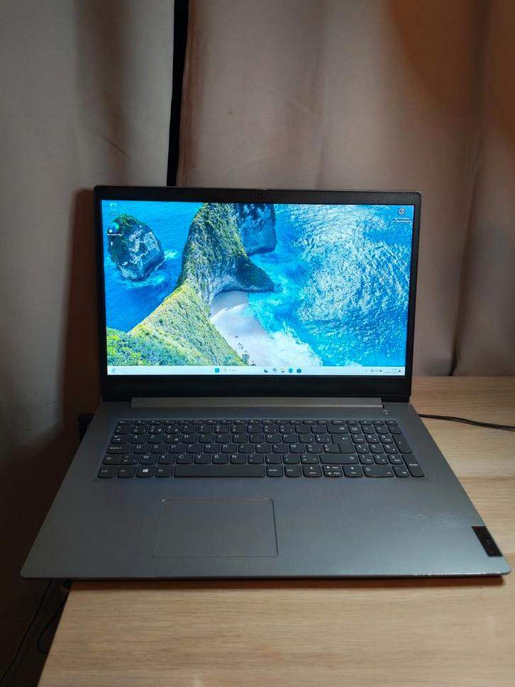 Ordinateur portable Lenovo — Modèle 81W écran 2-17 pouces, Informatique & Logiciels, Ordinateurs portables Windows, Utilisé, 17 pouces ou plus