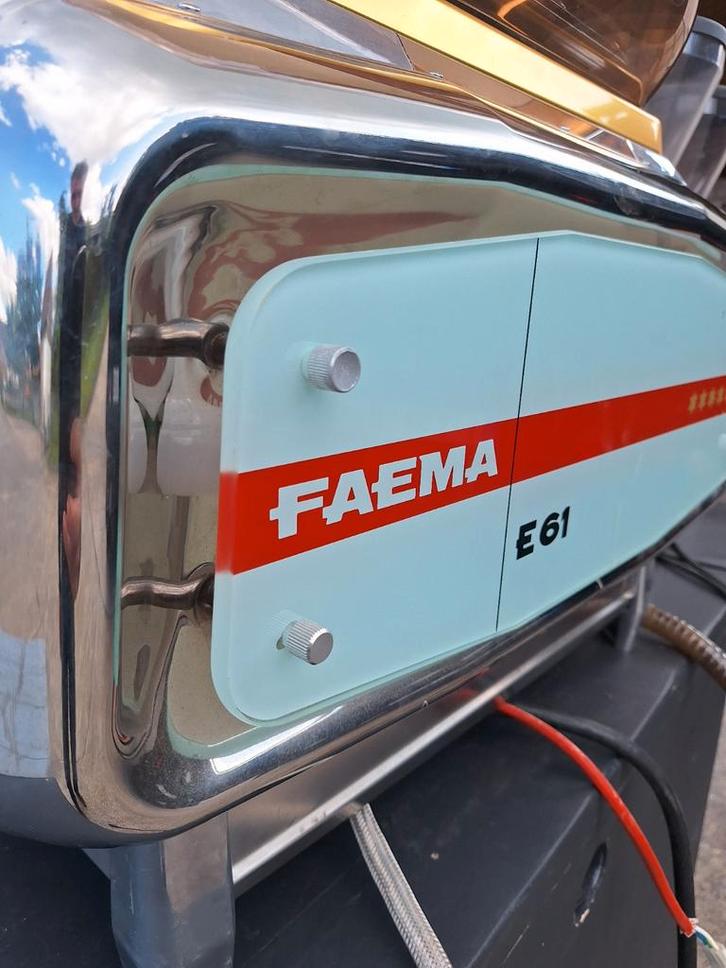 Espressomachine Faema E61 Legend met 2 bijpassende molens, Zakelijke goederen, Horeca | Keukenapparatuur, Koffie en Espresso, Gebruikt