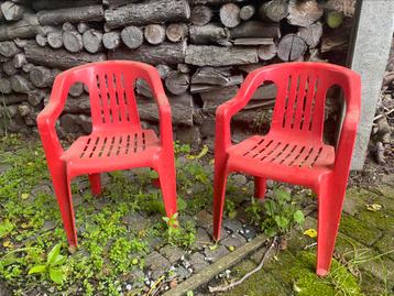 2 chaises de jardin rouges pour enfants