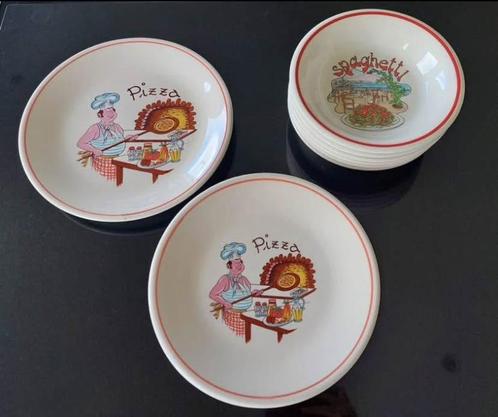 San Marciano „Pizza & Spaghetti” vintage bordenset, Huis en Inrichting, Keuken | Servies, Zo goed als nieuw, Bord(en), Overige stijlen