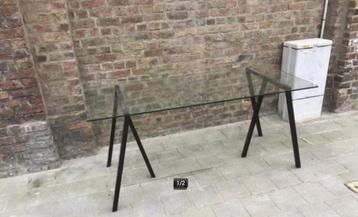 design tafel beschikbaar voor biedingen