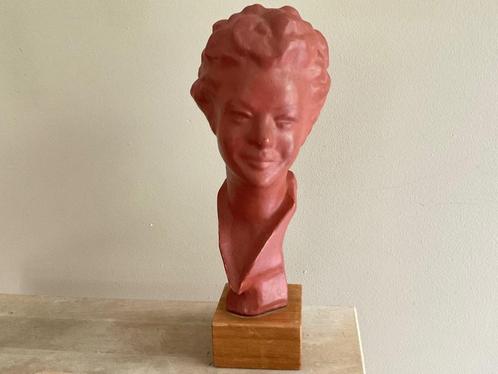 Vintage buste jongedame in terracotta kleur gesign P.Sersté, Antiek en Kunst, Kunst | Beelden en Houtsnijwerken, Ophalen of Verzenden