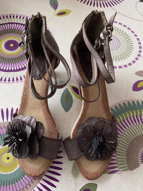 Moow sandalen met drie bandjes + bloem en hak, Kleding | Dames, Schoenen