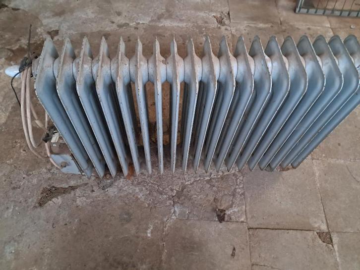 olieradiator(heeft in serre gestaan), Doe-het-zelf en Bouw, Verwarming en Radiatoren, Thermostaat, Ophalen
