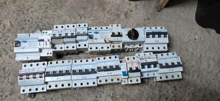 Fusibles divers, Bricolage & Construction, Électricité & Câbles, Comme neuf, Enlèvement ou Envoi