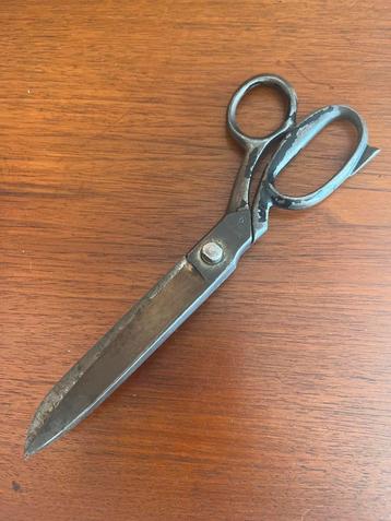 Vintage kleermakersschaar Minerva 9 – 25 cm beschikbaar voor biedingen