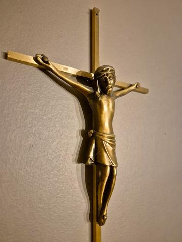 Vintage messing kruisbeeld – modernistische stijl (45 cm) beschikbaar voor biedingen