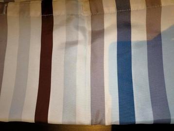 Gestreept douchegordijn beschikbaar voor biedingen