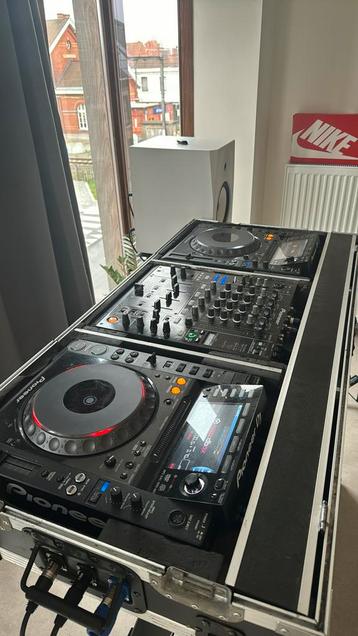 COMPLETE DJ-SET (2 CDJ 2000 NEXUS + DJM-900 NEXUS) disponible aux enchères