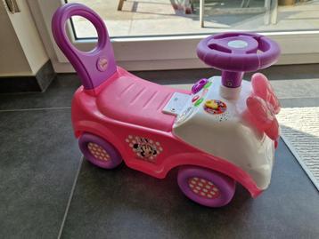 Minnie Mouse loopauto beschikbaar voor biedingen