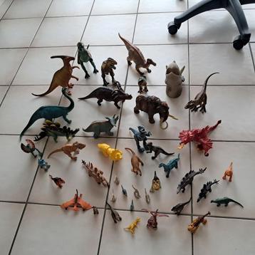 30 tal dinosaurussen  beschikbaar voor biedingen