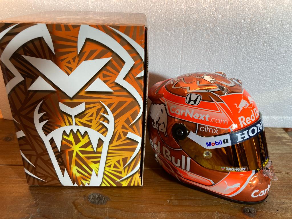 Max Verstappen 1:2 helm 2021 België Fanshop Red Bull RB16, Ophalen of Verzenden, Nieuw, Formule 1