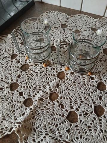 vintage glazen met metalen houten houder set van 2 jaren 70 beschikbaar voor biedingen