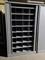 Liquidatie Metalen kast met schuifdeur., Huis en Inrichting, Woonaccessoires | Etagères, Ophalen of Verzenden, Zo goed als nieuw