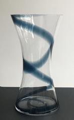 Glazen vaas van designer Anne Nilsson, Minder dan 50 cm, Glas, Ophalen of Verzenden, Zo goed als nieuw