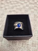 Vintage massieve zilveren ring met blauwe druppel steen, Ophalen of Verzenden, Zo goed als nieuw, Goud, Goud