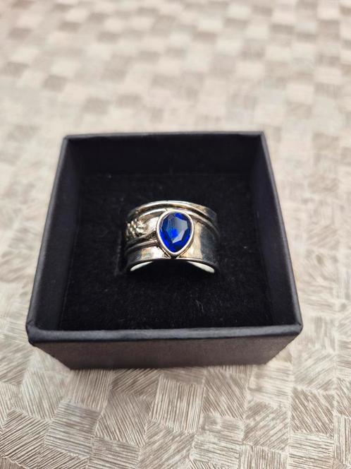 Vintage massieve zilveren ring met blauwe druppel steen, Handtassen en Accessoires, Ringen, Zo goed als nieuw, Goud, Goud, Ophalen of Verzenden