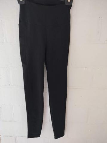 yoga broek  DECATHLON beschikbaar voor biedingen
