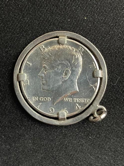 1964 Kennedy zilveren munt hanger van een halve dollar, Postzegels en Munten, Munten | Amerika, Noord-Amerika, Zilver, Ophalen of Verzenden