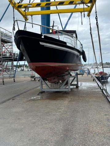 Boot met defecte motor beschikbaar voor biedingen