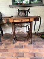 Oude naaimachine met onderstel, Ophalen