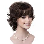 Moderne pruik kort krullend haar bruin kleur 6, Handtassen en Accessoires, Uiterlijk | Haarverzorging, Verzenden, Nieuw, Pruik of Haarverlenging