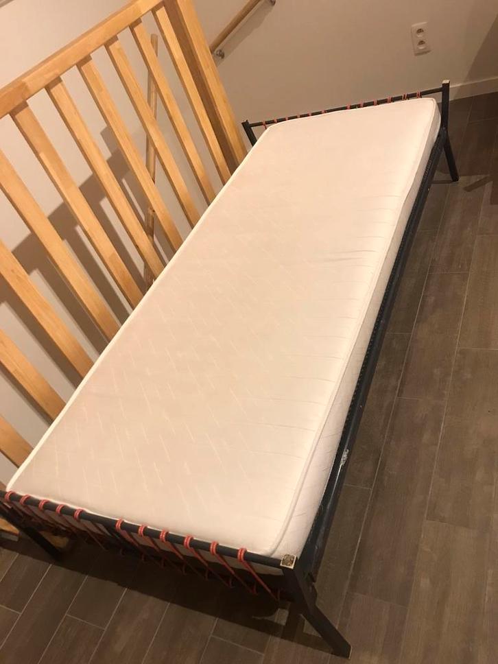 STEVİGE İJZEREN BED EN MATRAS , GOEDE STAAT !, Huis en Inrichting, Slaapkamer | Bedden, Gebruikt, Eenpersoons, 80 cm, 200 cm, Metaal