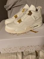 Jordan 4 white en gold (metalic), Kleding | Heren, Nieuw, Sneakers, Ophalen of Verzenden, Wit