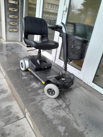 Chaise roulante électrique Praticomfort démontable pmr scote