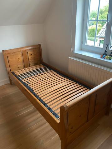 Houten eenpersoonsbed beschikbaar voor biedingen