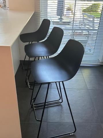Set van 3 zeer comfortabele design barkrukken in houtfineer beschikbaar voor biedingen