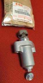 Nokkenas kettingspanner GSXR SRAD 600(750) 12830-33E13 Nieuw, Verzenden