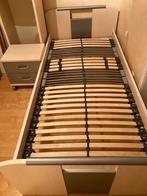 1 persoonsbed met nachtkastje en bureau, Huis en Inrichting, Slaapkamer | Bedden, Ophalen, Zo goed als nieuw, 200 cm, Grijs