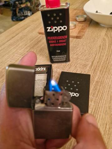 Zippo in doos met benzine vuller  beschikbaar voor biedingen