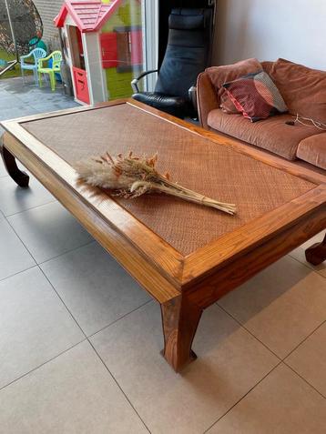Opium tafel.  beschikbaar voor biedingen