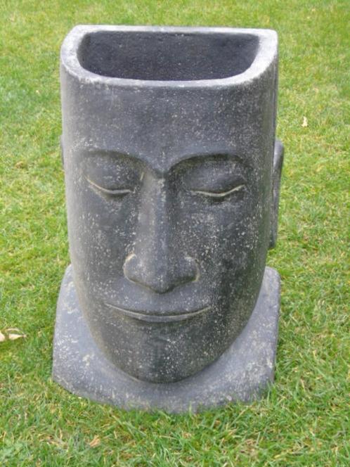 Standbeeldstijl van een Moai-hoofd in steen, Jardinière Nouv, Tuin en Terras, Tuinbeelden, Nieuw, Boeddhabeeld, Steen, Ophalen