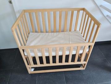 Co-sleeper babybed met wieltjes incl matras, Kinderen en Baby's, Babywiegjes en Ledikanten, Ophalen, Zo goed als nieuw