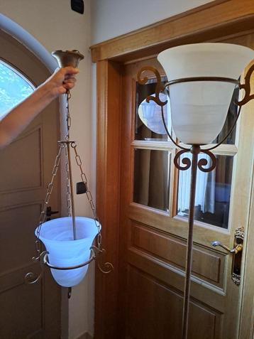 Prachtige hanglamp en staanlamp met mat gemarmerd glas beschikbaar voor biedingen