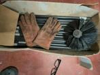 Schoorsteen deborstel met lederen handschoenen, Fietsen en Brommers, Brommeronderdelen | Oldtimers, Ophalen, Zo goed als nieuw