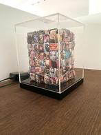 Guy Leclef - plexi kubus met fotocollages van bekenden, Comme neuf, Enlèvement ou Envoi
