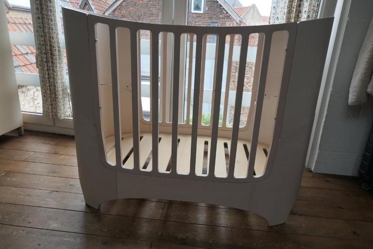 Leander evoluerend babybedje (0-8 jaar), compleet, met mijn, Kinderen en Baby's, Kinderkamer | Bedden, Gebruikt, Hoogslaper of Stapelbed