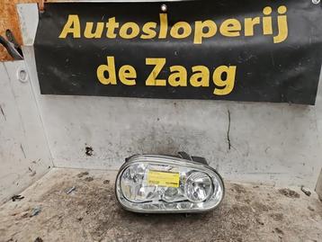Koplamp rechts van een Volkswagen Golf beschikbaar voor biedingen