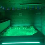 Nieuwe 3 persoons jacuzzi 2 ligplaatse /3 pompen/muziek, Sport en Fitness, Ophalen, Nieuw