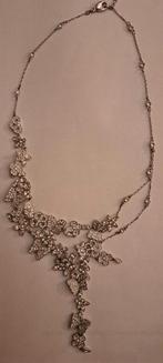 Swarovski halsketting, Ophalen