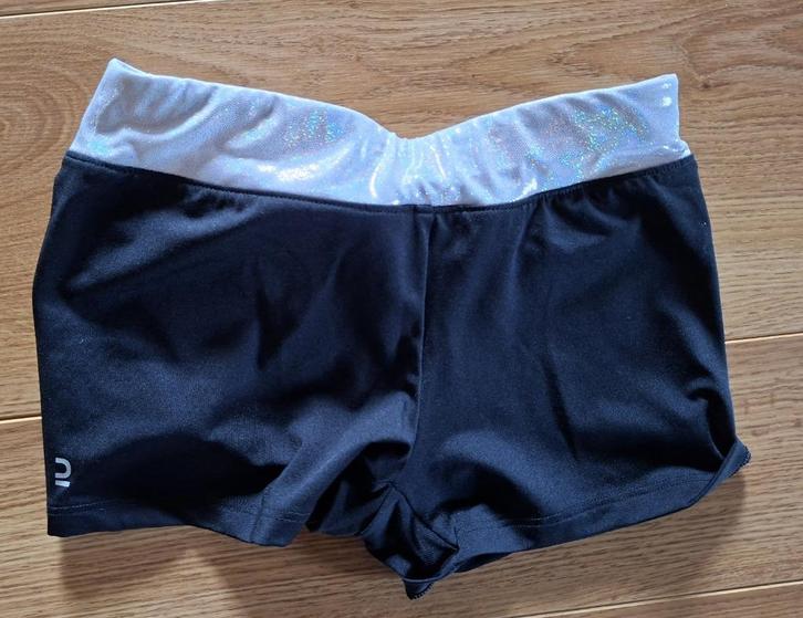 Zwarte dansshort 6-7 jaar, Kinderen en Baby's, Kinderkleding | Maat 128, Gebruikt, Meisje, Sport- of Zwemkleding, Ophalen of Verzenden