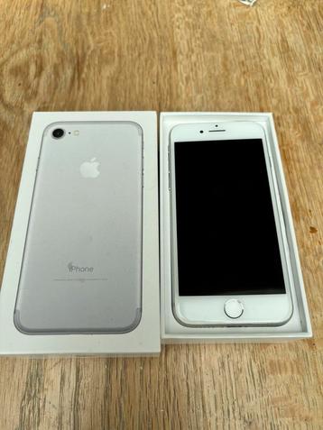 iPhone 7 128GB silver avec chargeur 